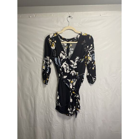 Yumi Kim Liz‎ Romper Love Triangle V-Neck Adjustable Sleeve Black Floral Size XS - Picture 2 of 5